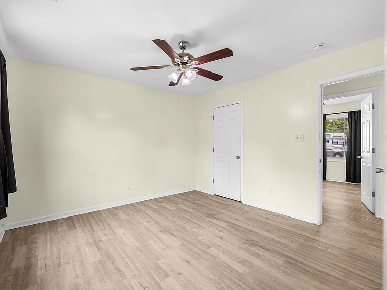 103 Oakwood Ct — Photo 22