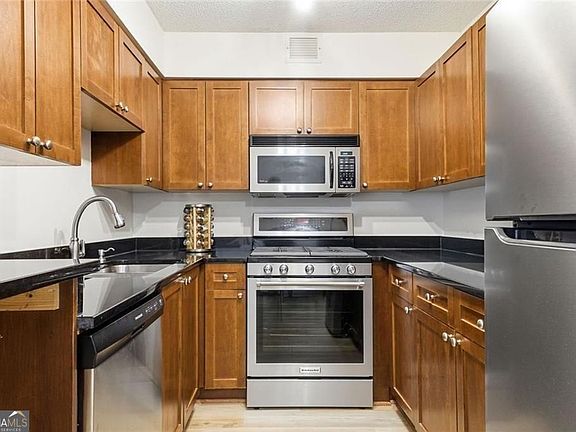 2nd image of 2479 Peachtree Rd NE APT 303