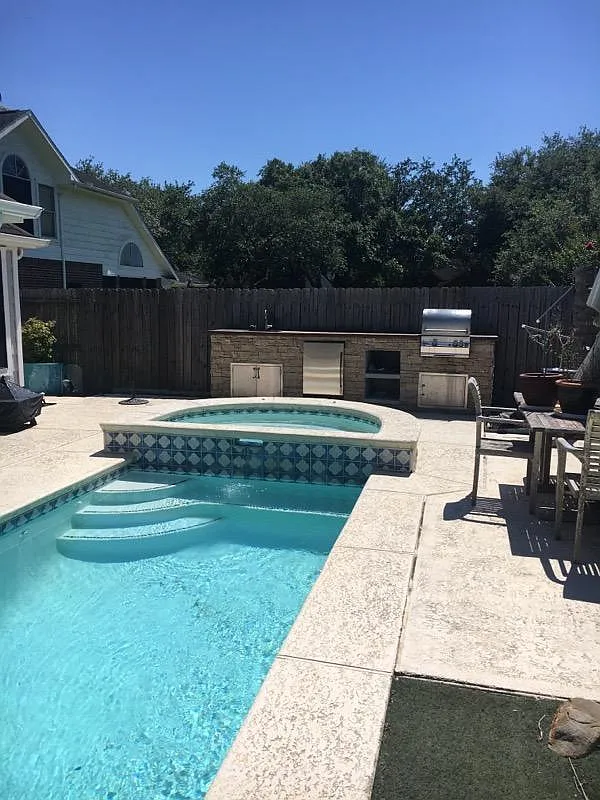 3 bed, 2100 sqft, $2,650 — Photo 2
