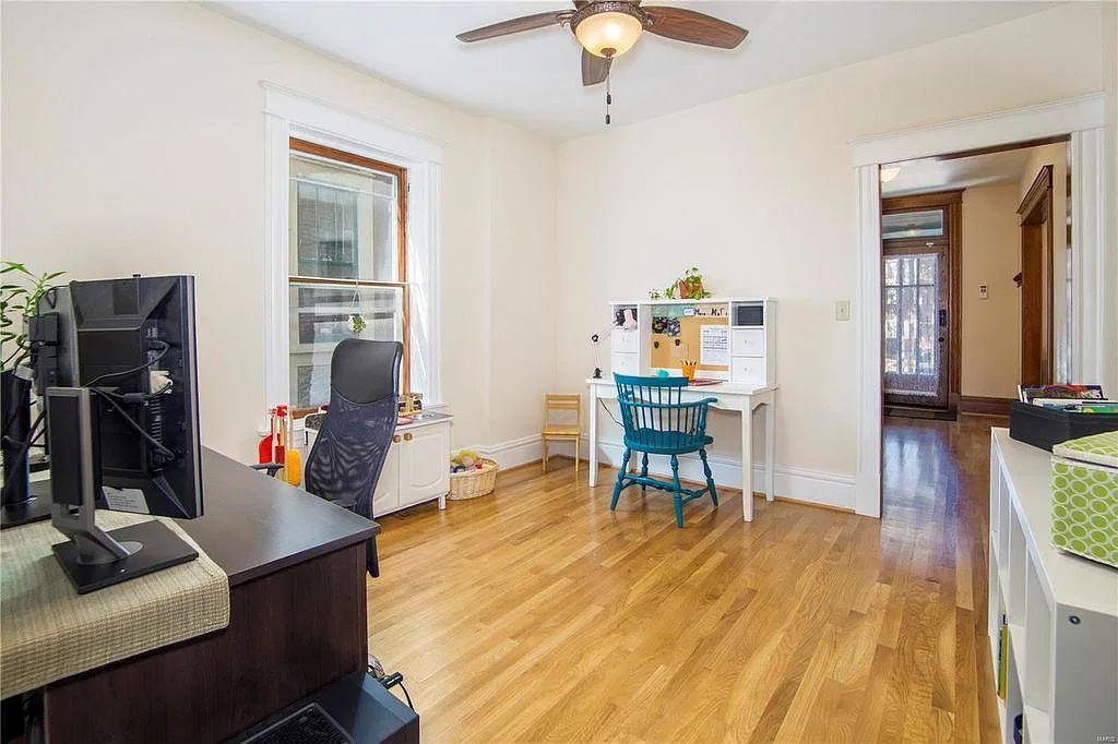 6022 Pershing Ave — Photo 2