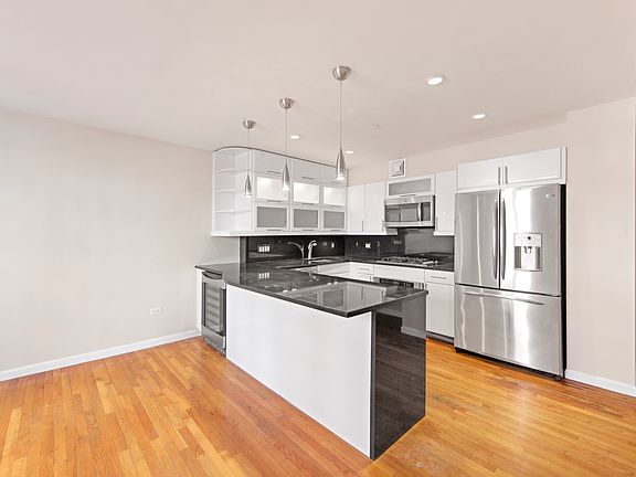 2nd image of 754 E 6th St APT 2A