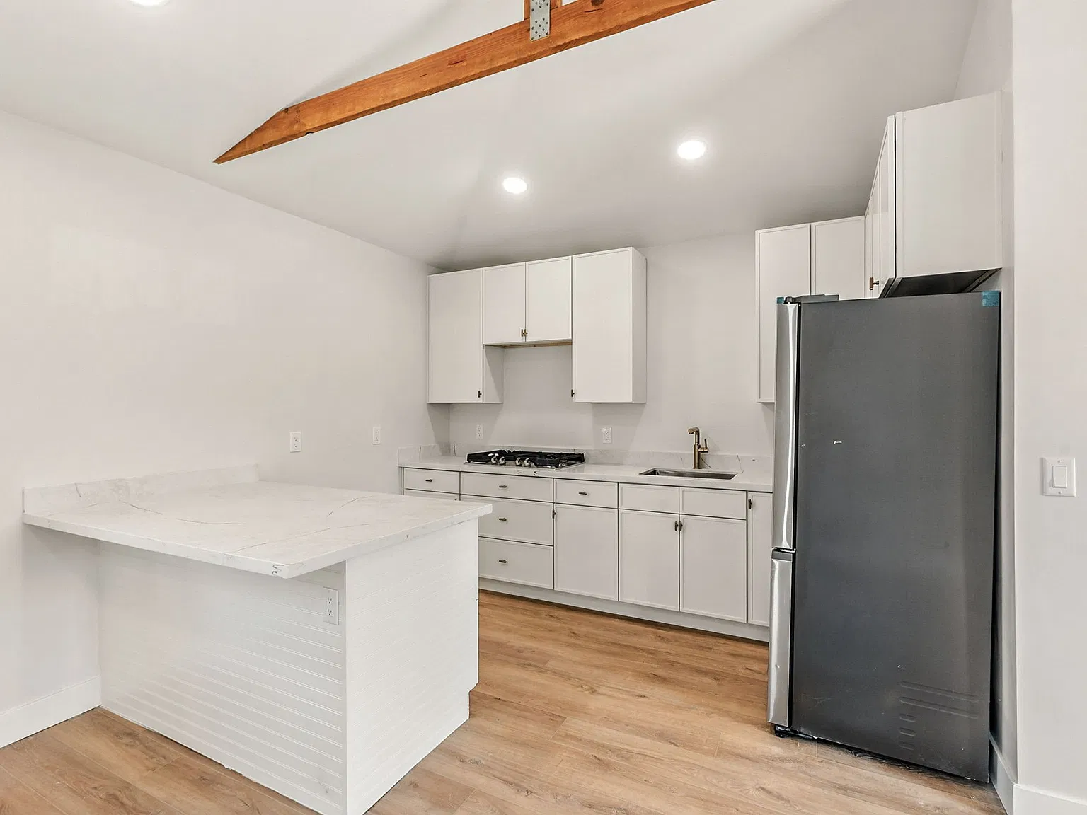 Studio, 550 sqft, $1,600 — Photo 2