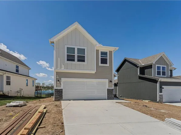 8712 SW Brickell Dr, Blue Springs, MO 64064