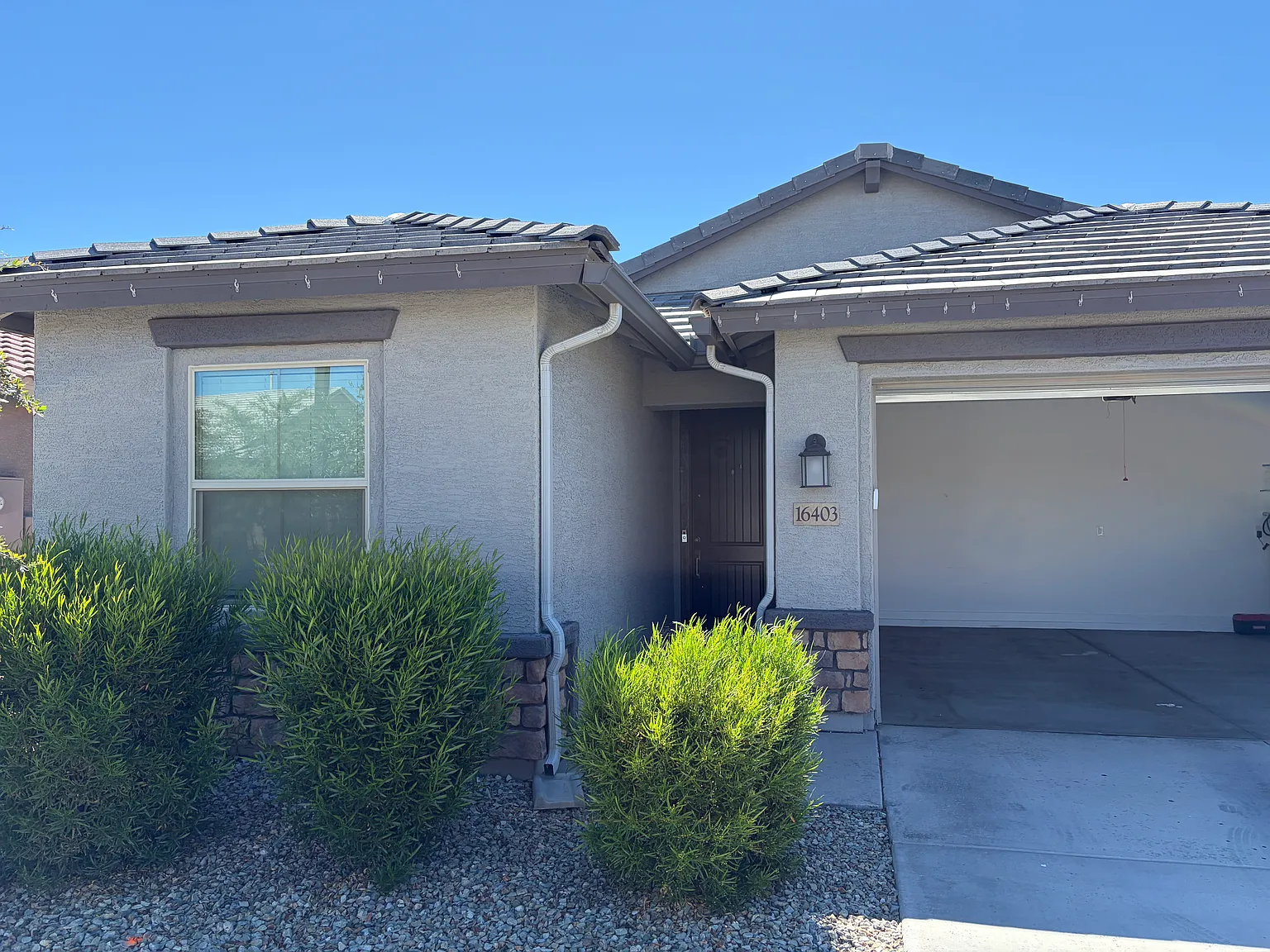 3 bed, 1940 sqft, $2,400 — Photo 1
