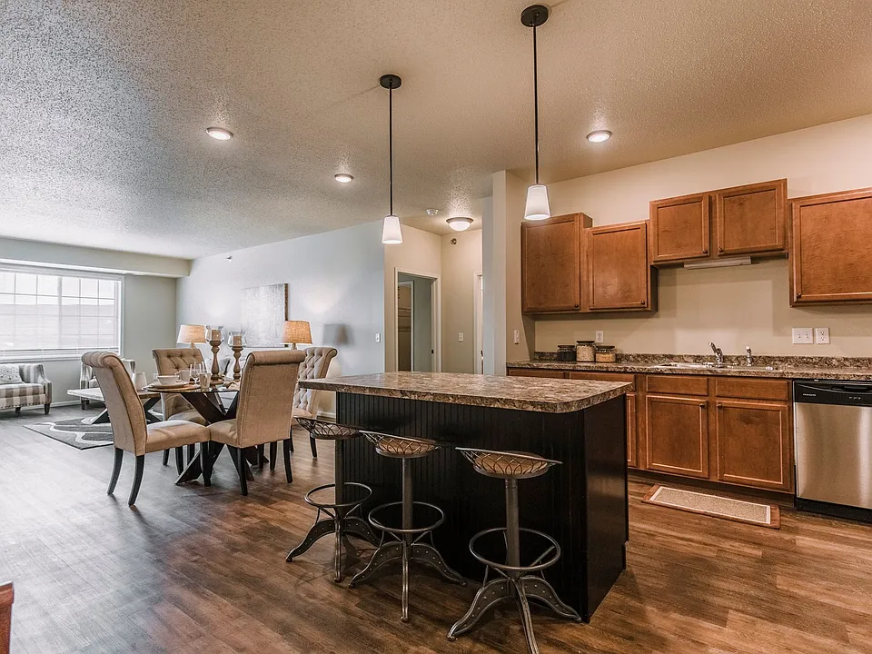 Lakewood Crossing Apartments