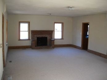 3rd image of 301 Horseshoe Dr