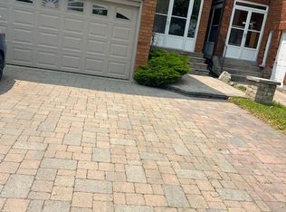 2 Grittani Ln, Toronto, ON M1S 5B7