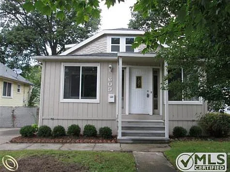 609 Baldwin Ave photo 1
