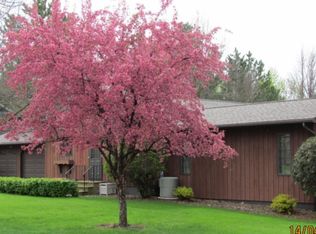 935 W 2nd St, Zumbrota, MN 55992