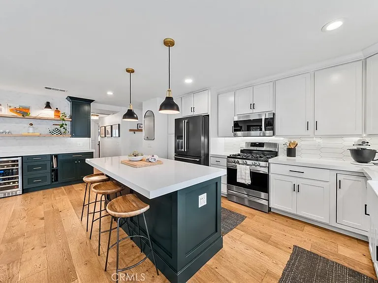 8541 Kelso Dr — Photo 32