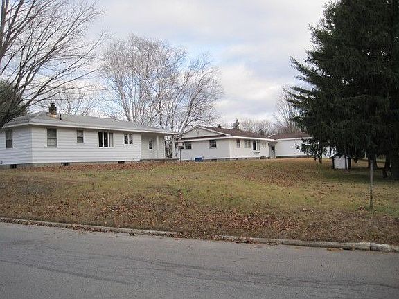 3rd image of 104 W Mechanic St