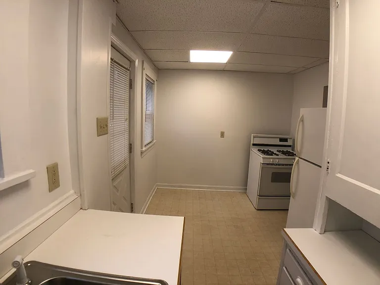 995 E Maiden St — Photo 13