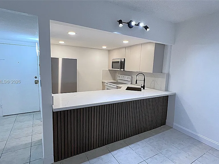 801 NW 47th Ave #121W — Photo 2