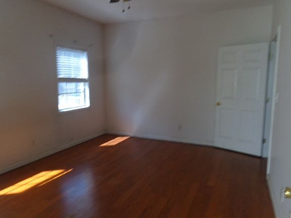 4th image of 288 Spann St