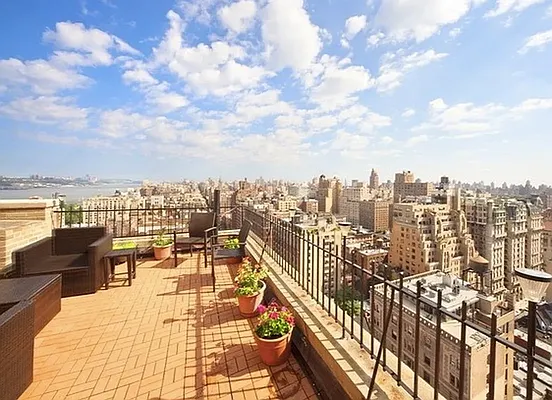 Sold by Compass | media 34