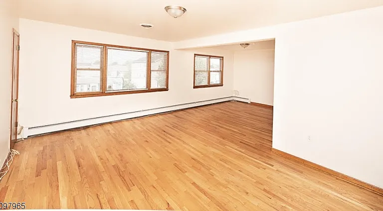 900 S Park Ave — Photo 6