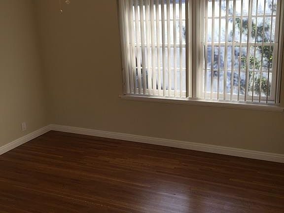 4th image of 320 N Hollywood Way #320