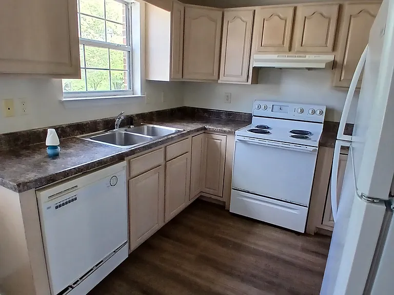 173 20th St NE — Photo 3