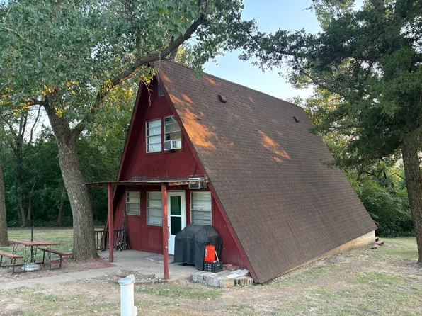 231 S Hummingbird Rd, Medicine Lodge, KS 67104