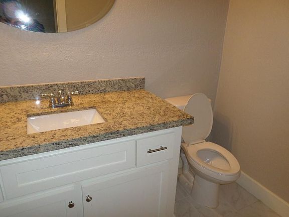 5th image of 922 Dollins St