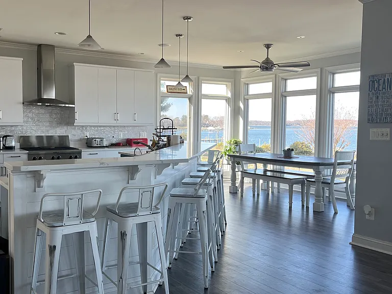 784 Locust Cir — Photo 2