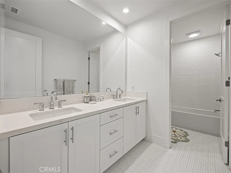135 Oakstone — Photo 39