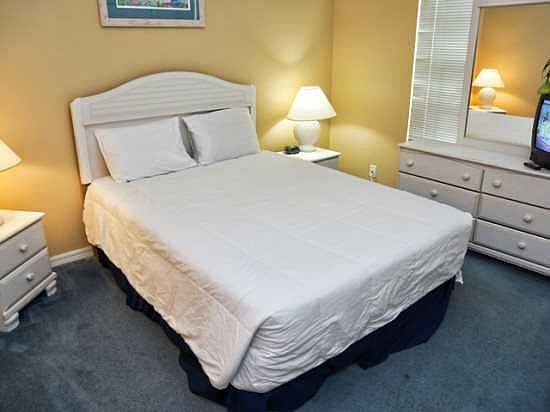 W4P1133CC-king-master-bedroom-2