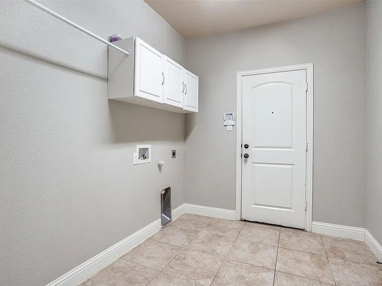 3303 Robin Trl — Photo 11
