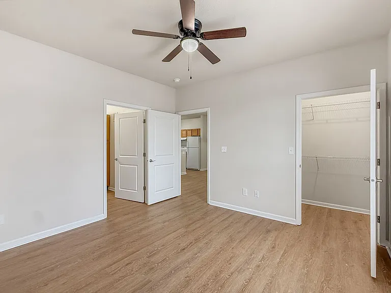 702 Beachfront Dr — Photo 6