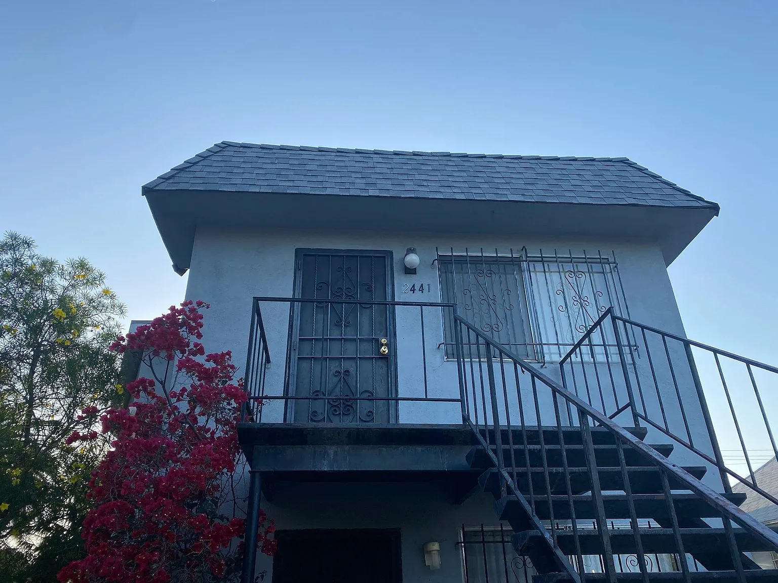 2441 S Orange Dr — Photo 2