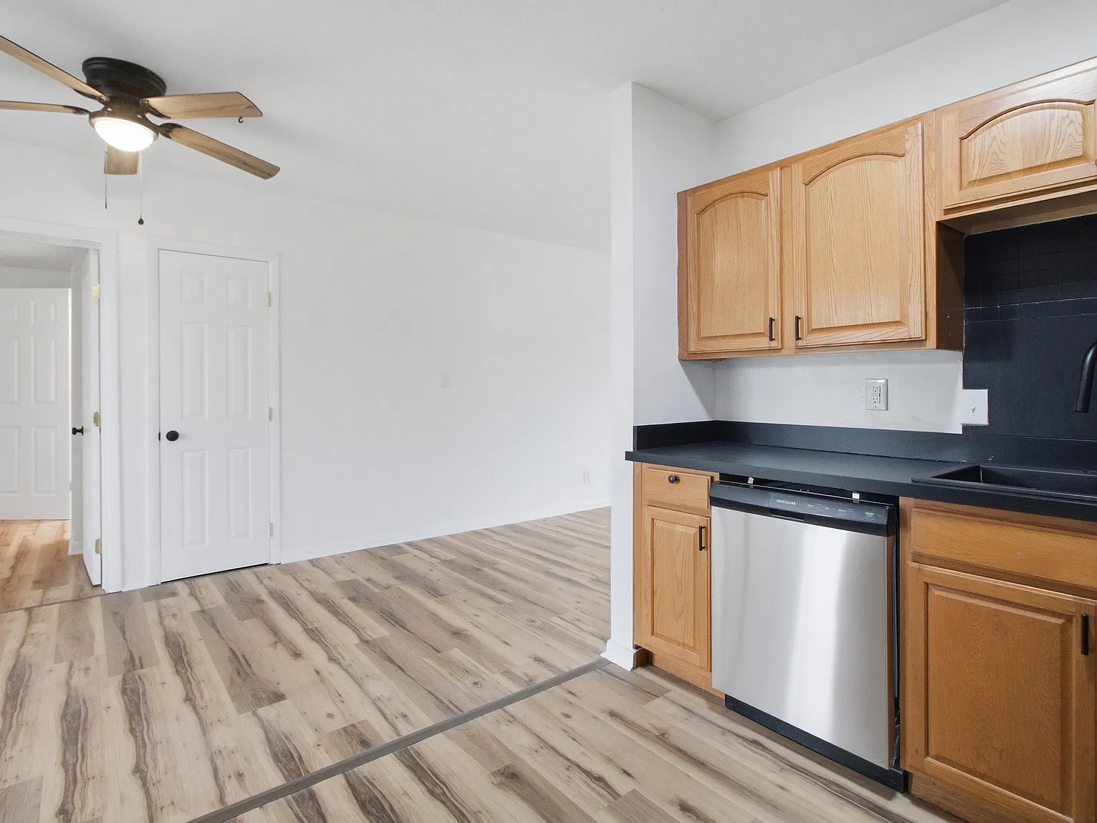 4 bed, 1734 sqft, $2,100 — Photo 3