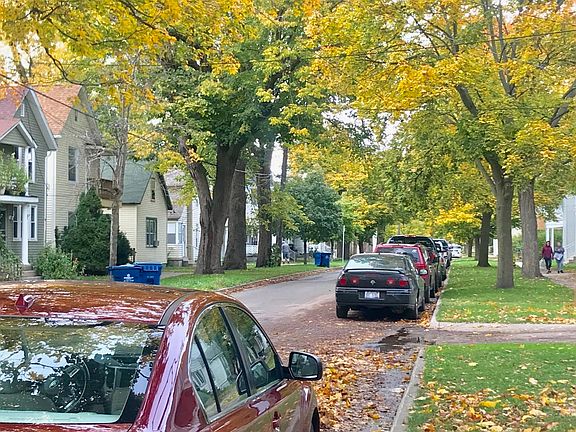 3rd image of 906 Davis Ave NW