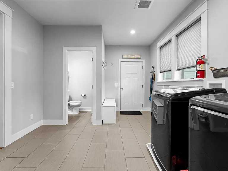 1015 Riparian Dr — Photo 32