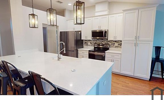 3rd image of 2616 Dale View Dr