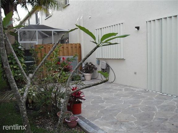 2nd image of 4758 Lago Vista Dr