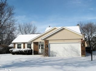 576 Kimer Ct, Crystal Lake, IL 60012