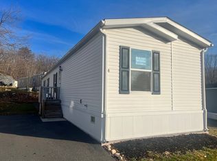 4 Greybeech Dr, Bloomingburg, NY 12721