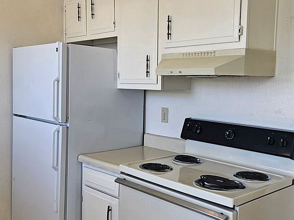 3rd image of 1620 N Beverly Ave #13