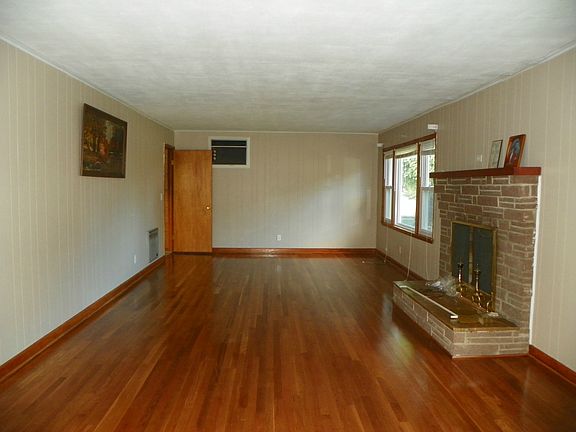 5th image of 106 Sunrise Ave