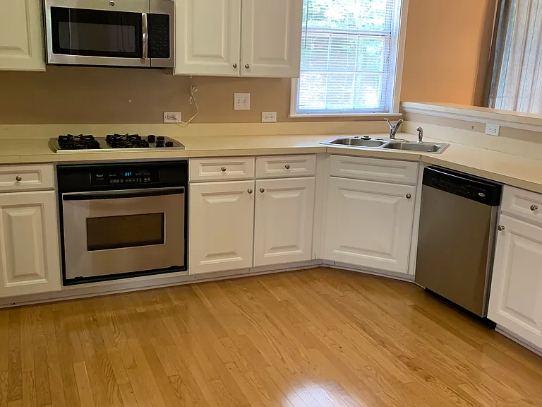 4031 Kingsley Park Ln — Photo 2