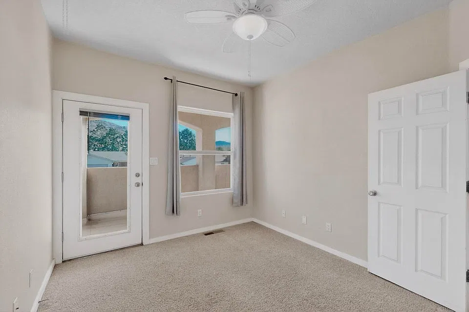 3 bed, 2.5 bath, 1975 sqft, $850 — Photo 3