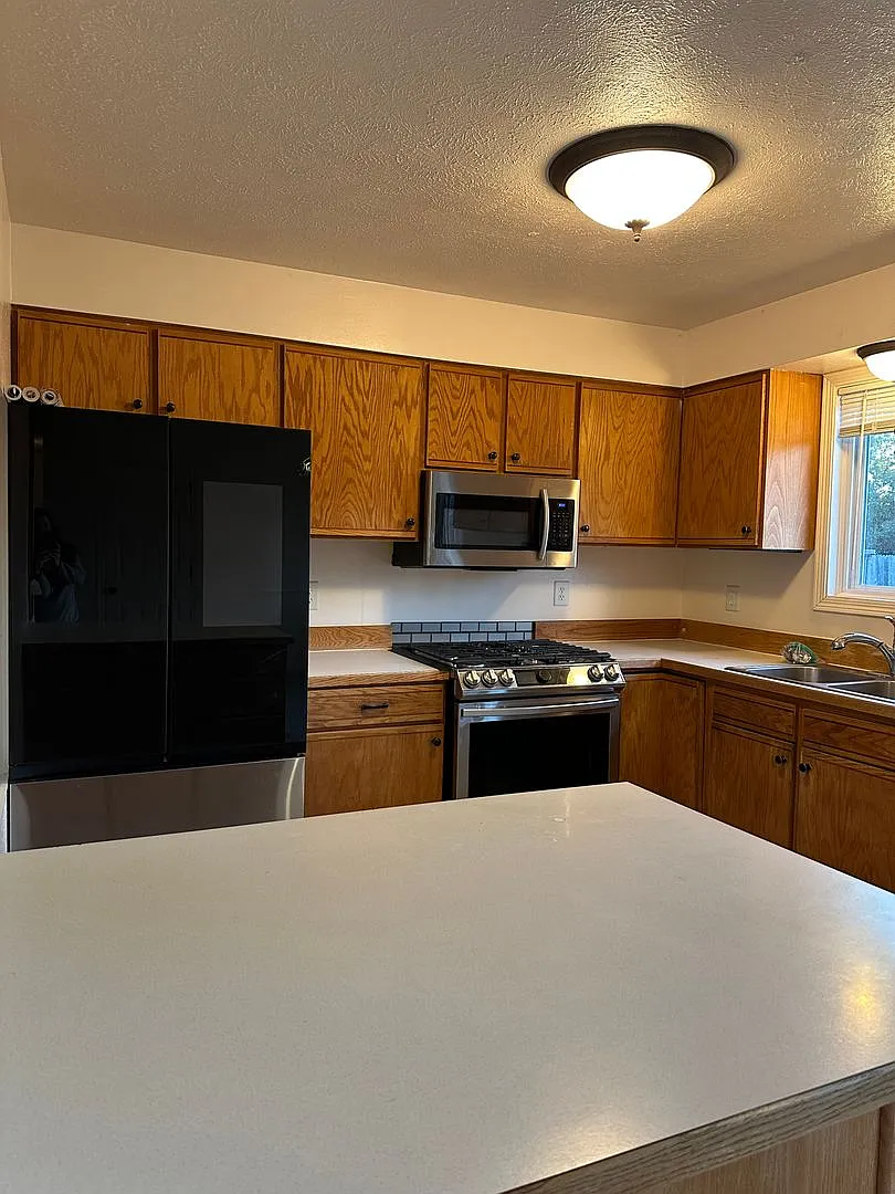 3bed, 1bath Ranch Style Single Family Home| Huge Backyard W/ Garden Beds! — Photo 3