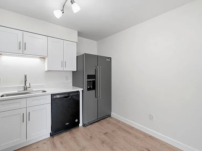1021 Adworth Dr #J — Photo 8
