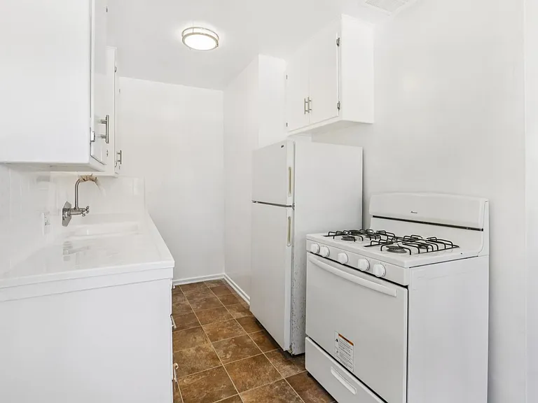 652 Veteran Ave — Photo 14