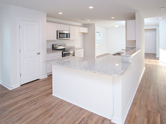 4th image of 403 Pollyanna Dr