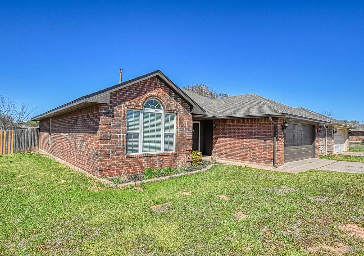 Beautiful Three Bedroom in South Norman! — Photo 2