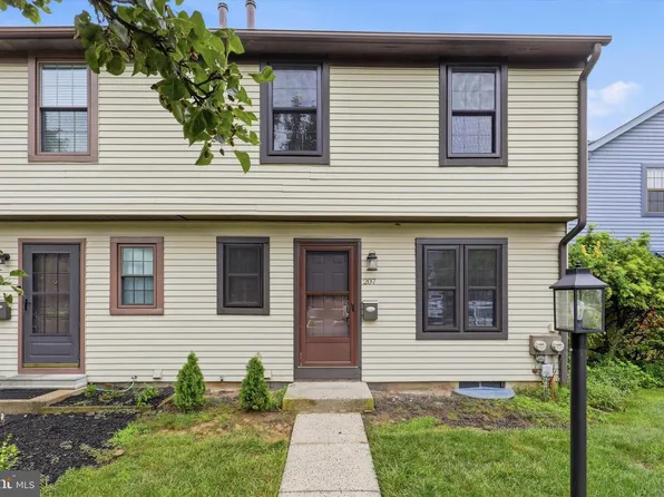 207 Hancock Ct, North Wales, PA 19454