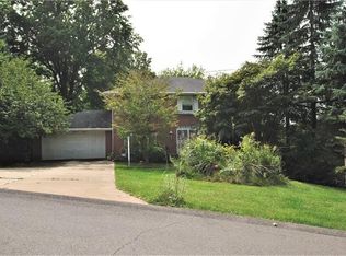 485 Herbst Manor Rd, Coraopolis, PA 15108