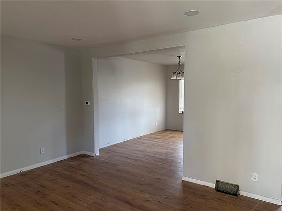 3rd image of 1821 Abraham St