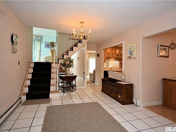 3rd image of 7 Dover Hill Dr